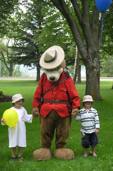 PPhoto of Safety Bear holding hand with two children in Connaught Hill Park
